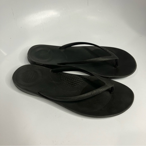 Fitflop Shoes - Fitflop black flip flops thongs black comfort sandals size 10